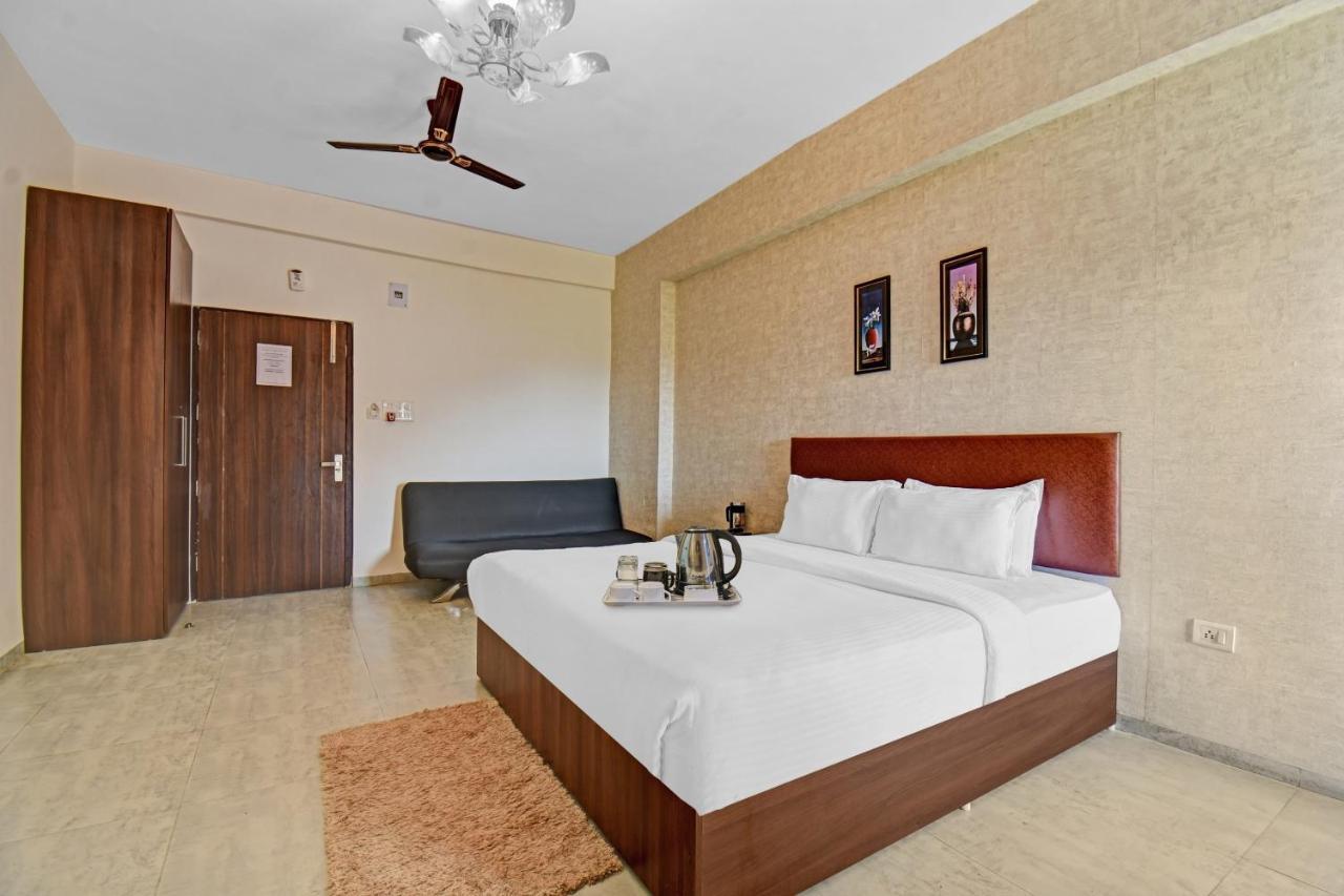 Townhouse Classio Suites Shirdi Eksteriør billede
