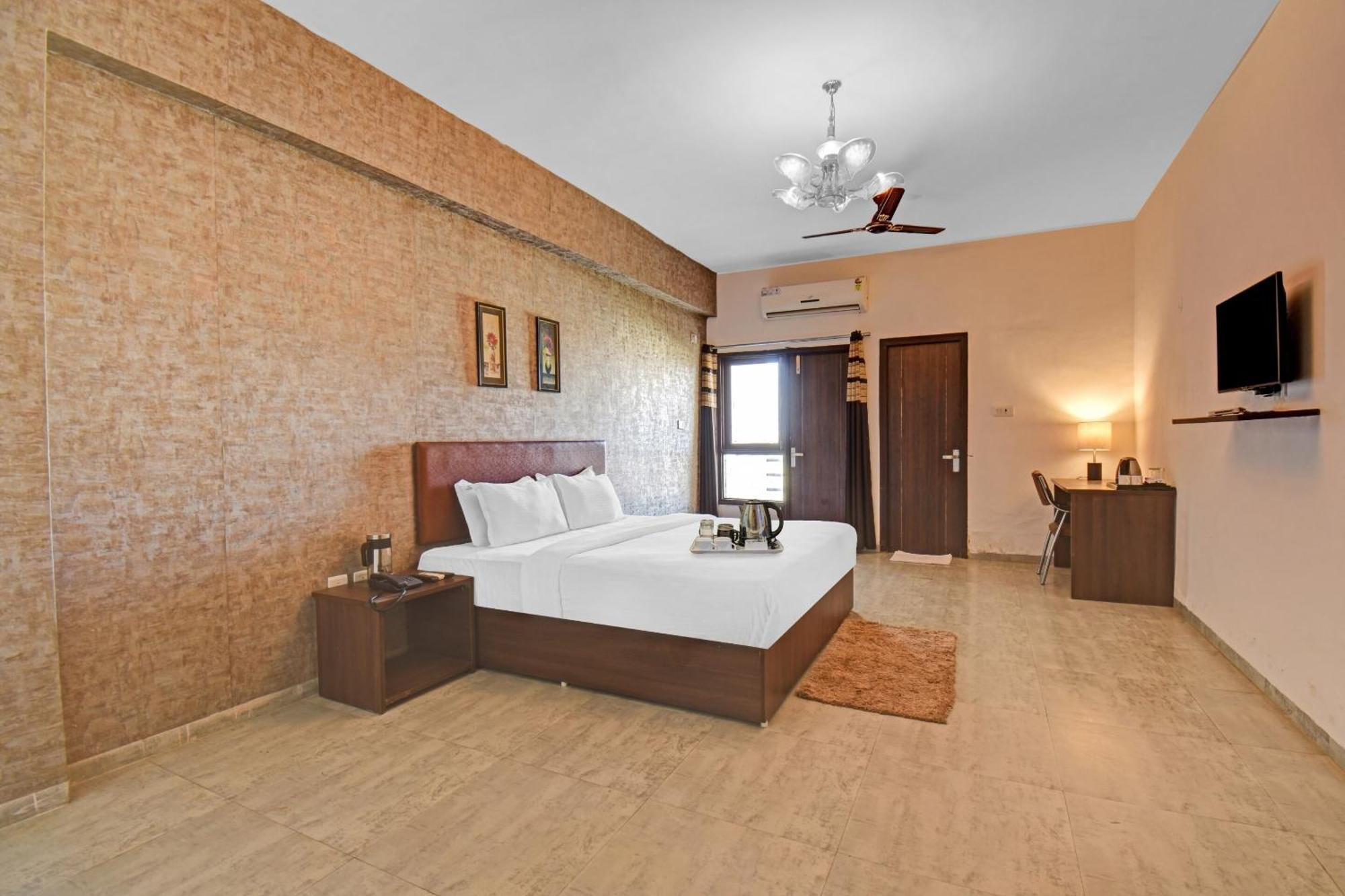 Townhouse Classio Suites Shirdi Eksteriør billede