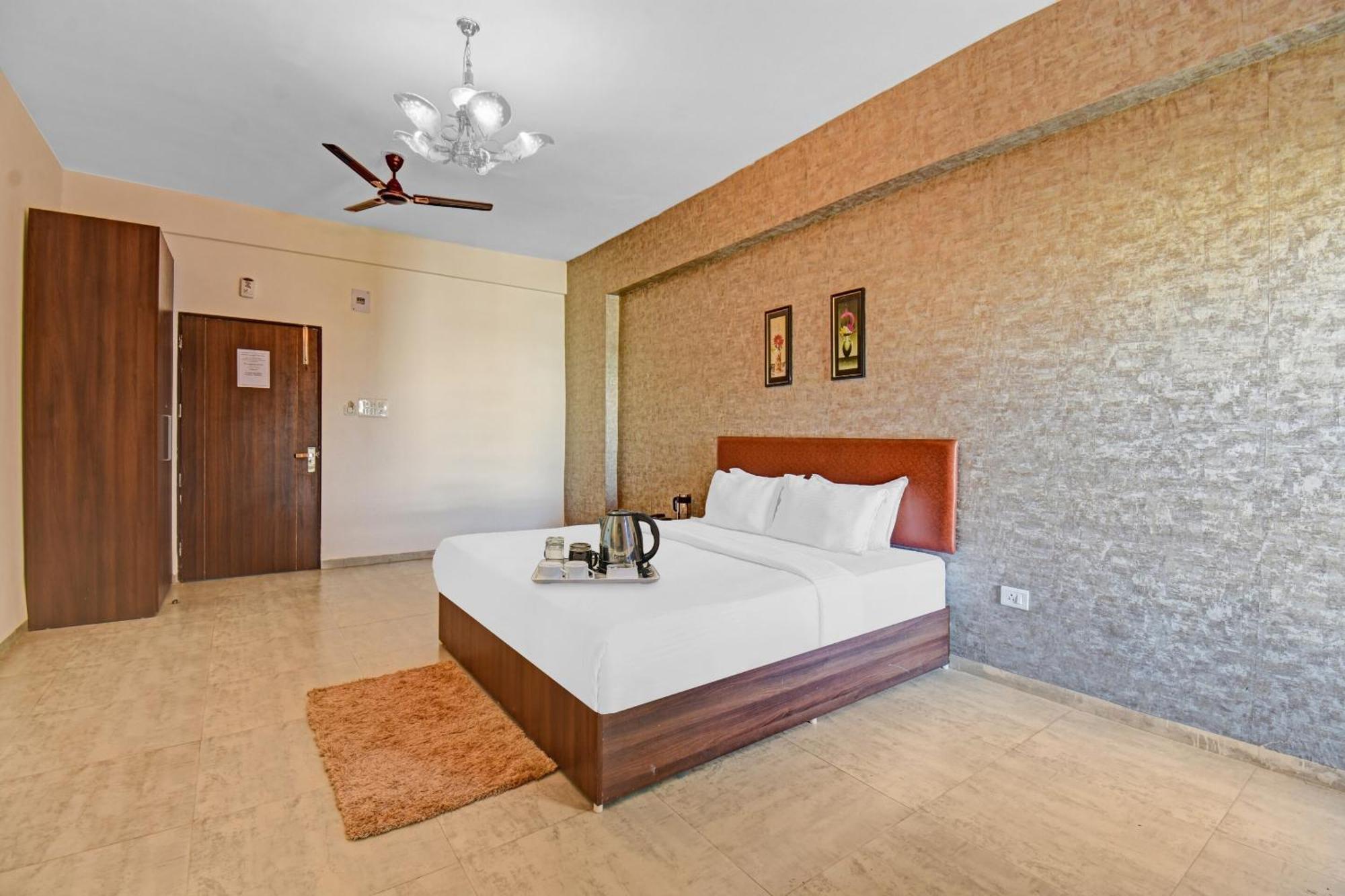 Townhouse Classio Suites Shirdi Eksteriør billede