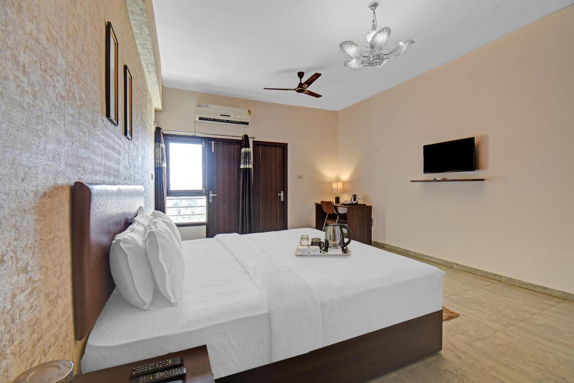 Townhouse Classio Suites Shirdi Eksteriør billede