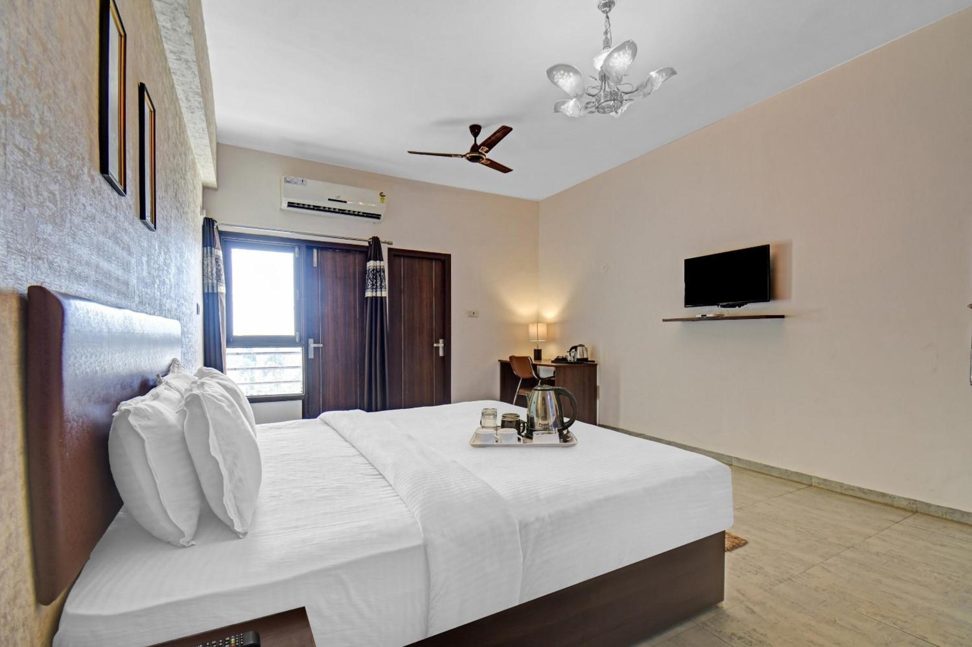 Townhouse Classio Suites Shirdi Eksteriør billede
