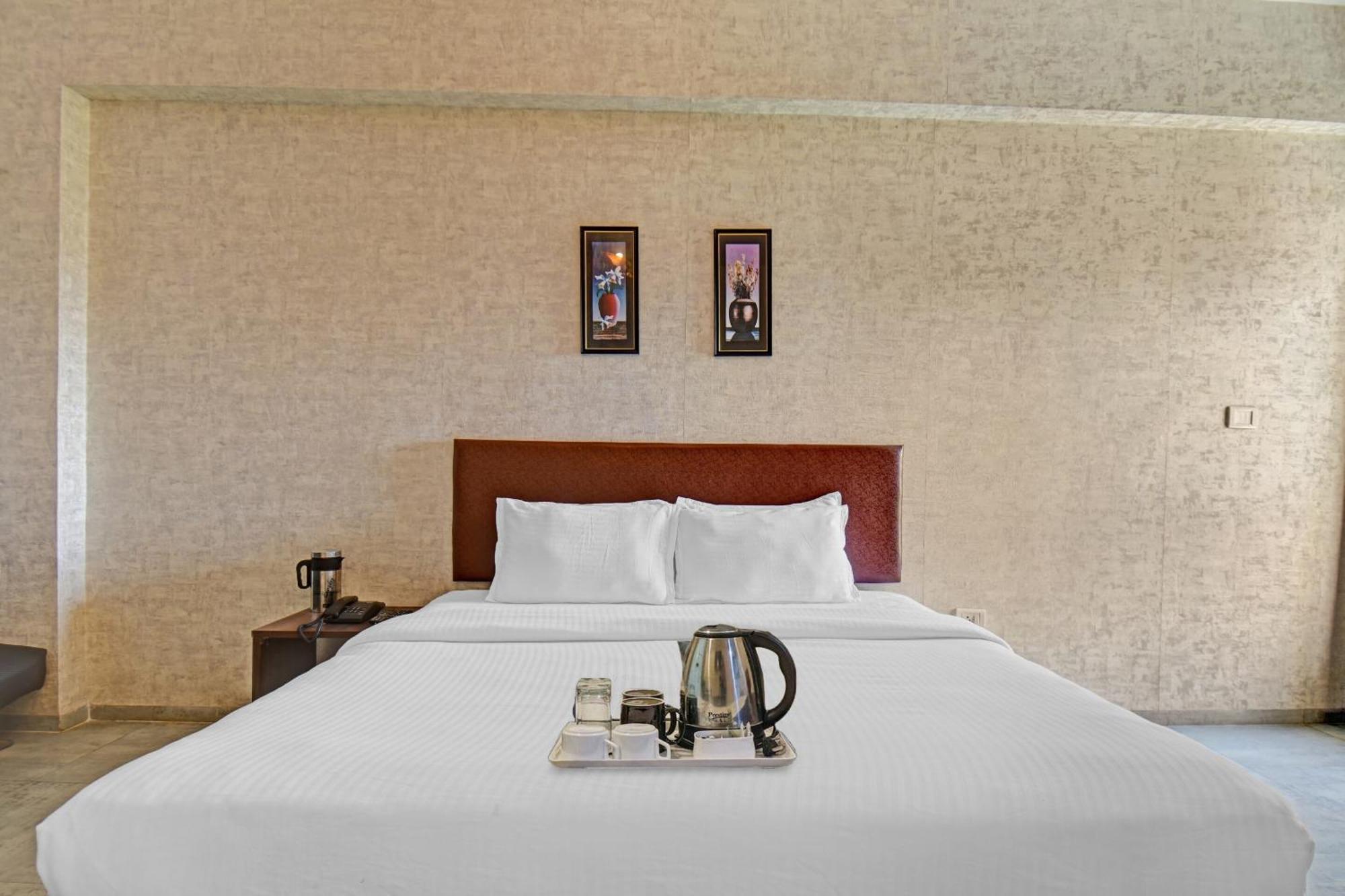 Townhouse Classio Suites Shirdi Eksteriør billede