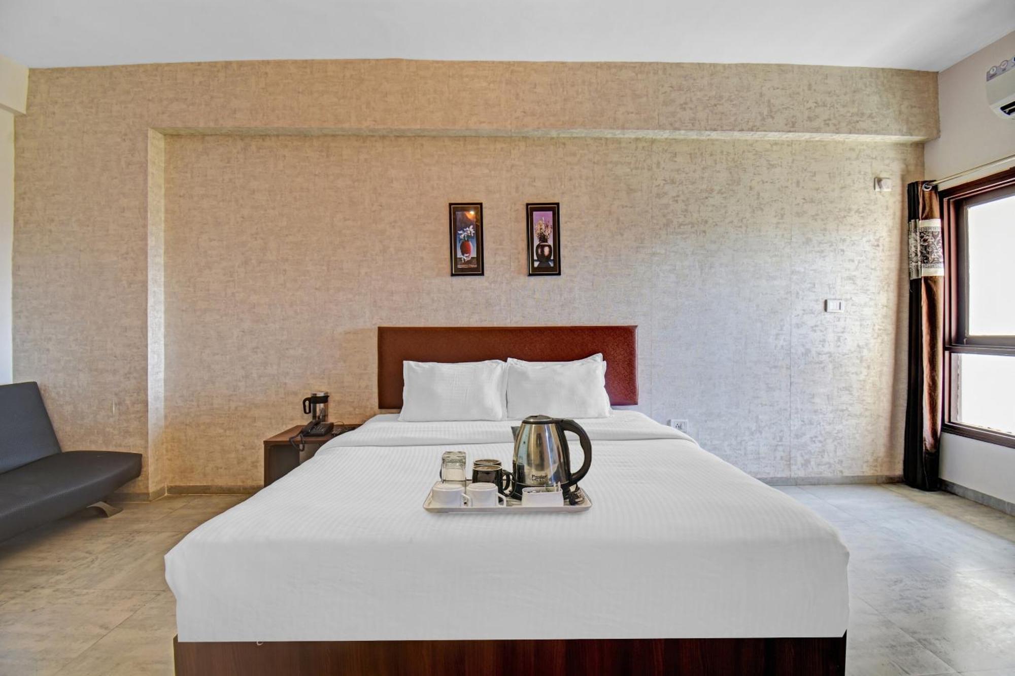 Townhouse Classio Suites Shirdi Eksteriør billede