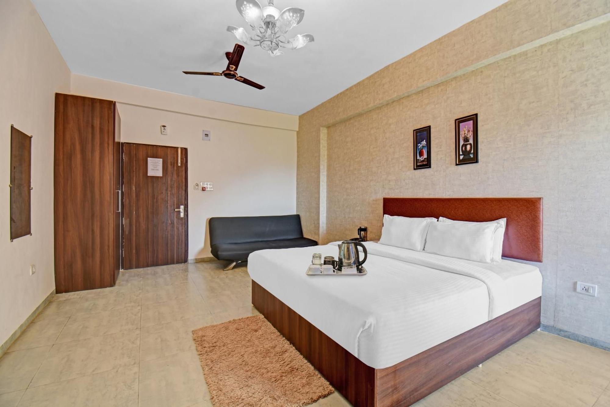 Townhouse Classio Suites Shirdi Eksteriør billede