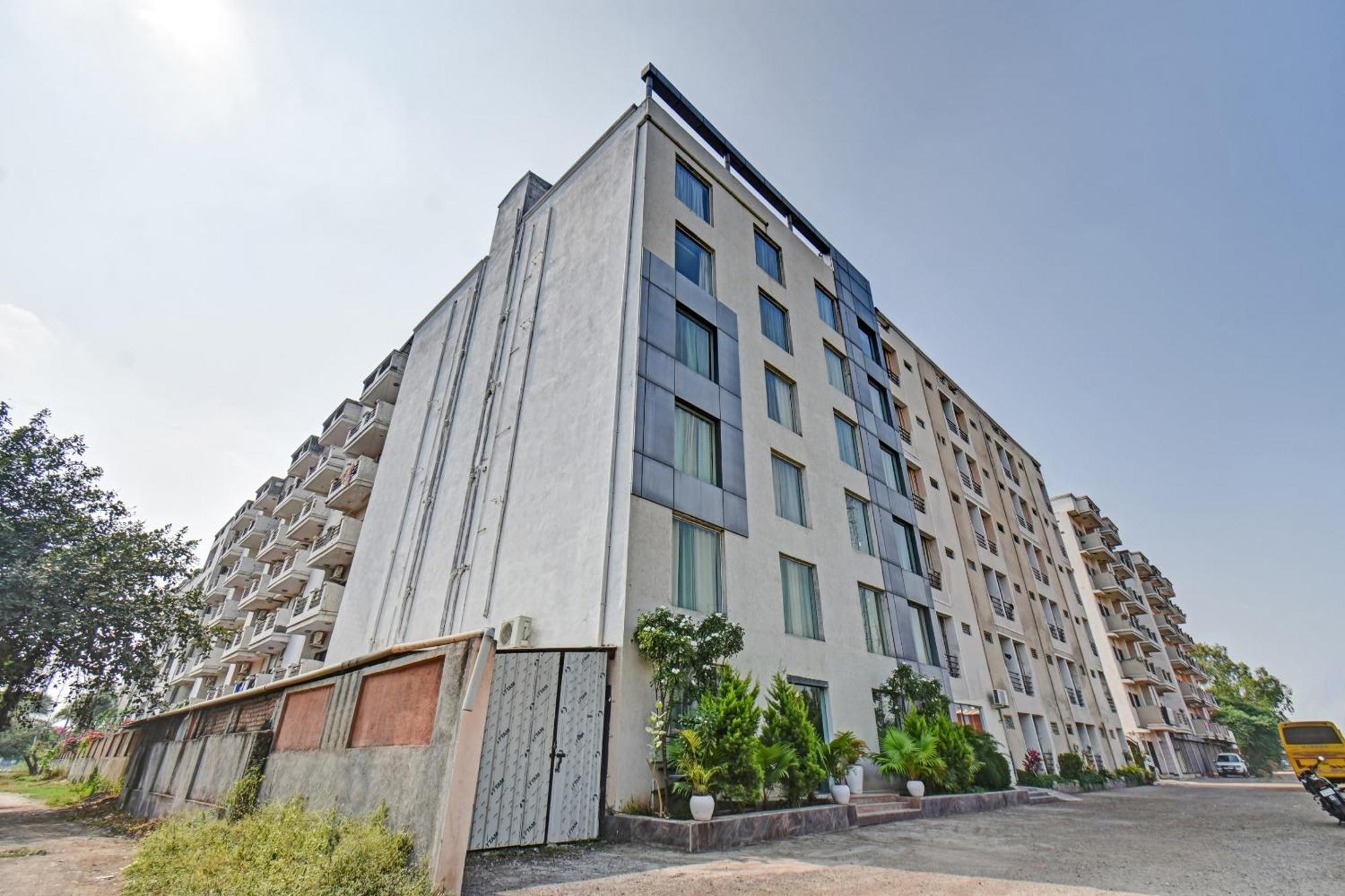 Townhouse Classio Suites Shirdi Eksteriør billede