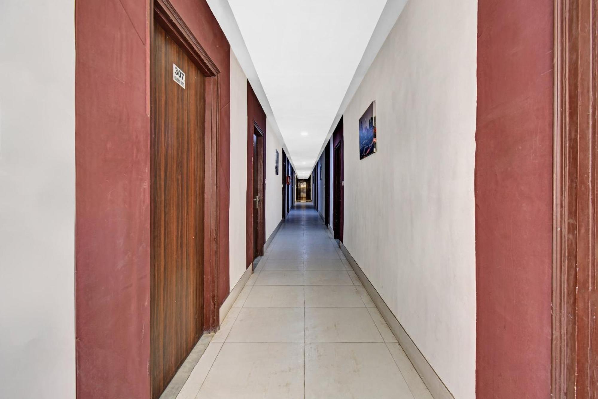 Townhouse Classio Suites Shirdi Eksteriør billede